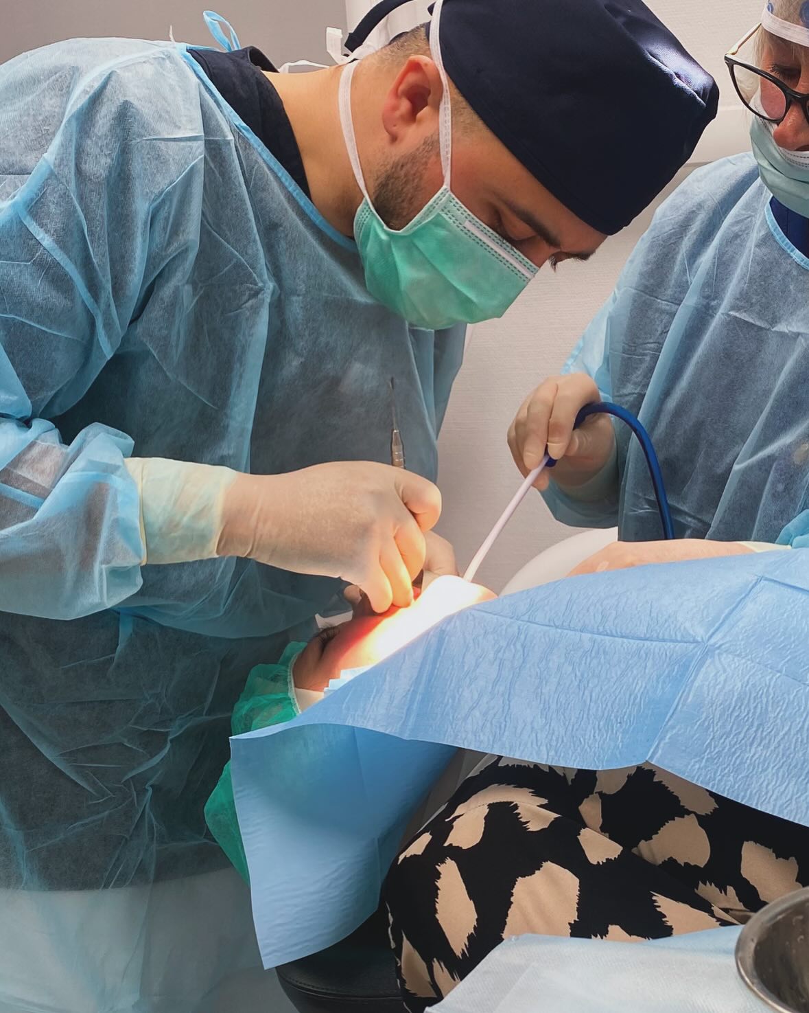 Bild från inlägget: Idag genomförde vi en direktinstallation av 4 implantat i överkäken – bild 2