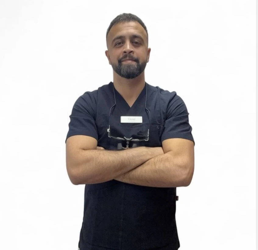 Tandläkare och klinikchef Omid Khatgar på Kinna Tandhälsa